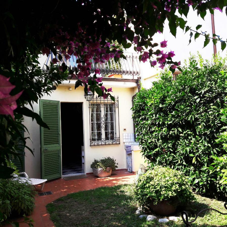 Villino San Martino 350M Dal Mare With Covered Parking Виареджо Экстерьер фото